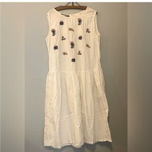 Vintage Woman’s M White Sleeveless Dropped Waist Dress Floral Embroidery Vintage
